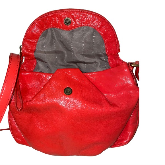 Marc Jacobs Q Crossbody Patent Coral Vibrant Bag Adjustable Strap Convertible - Picture 9 of 12